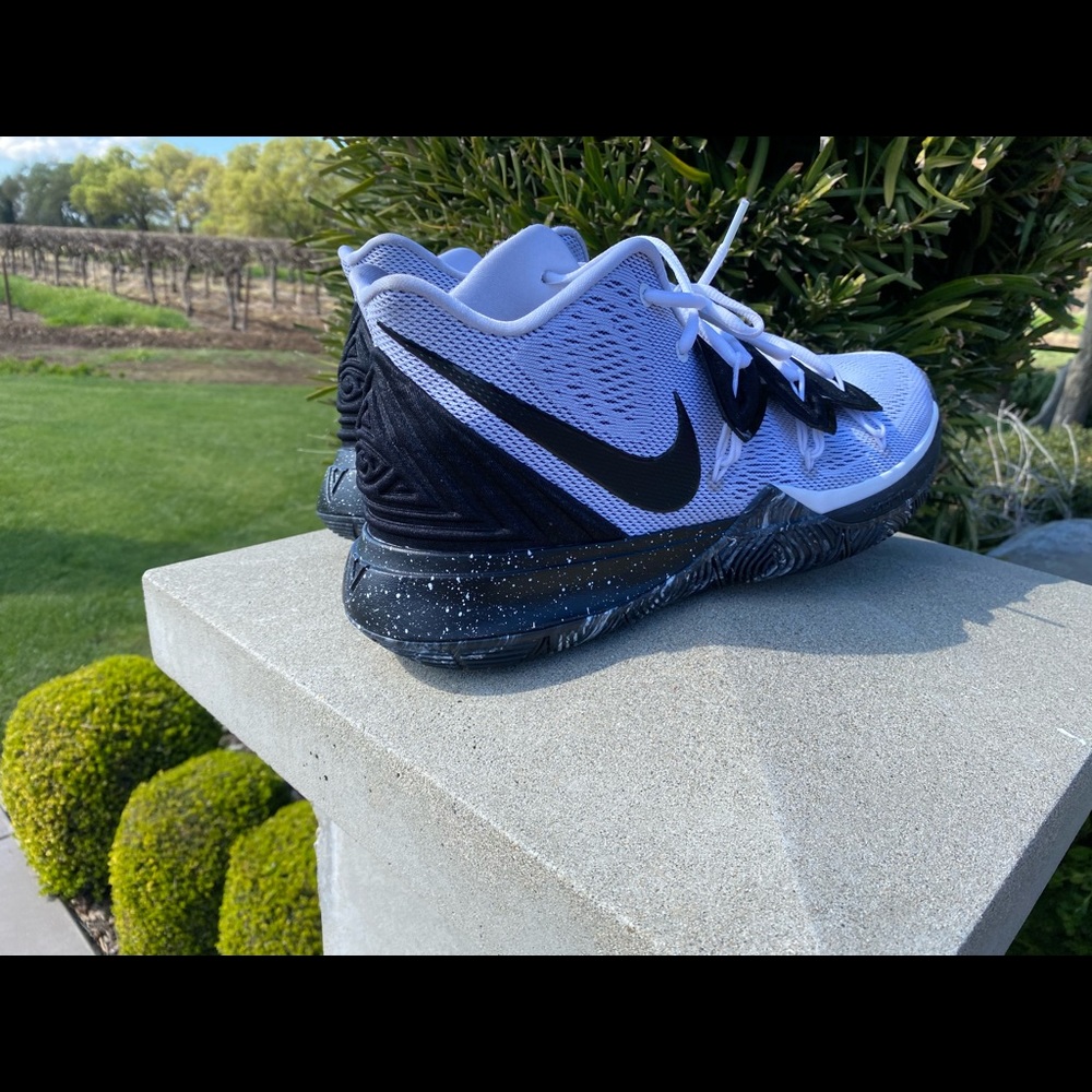 Nike kyrie 5 Oreo
